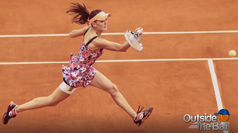 Aga-Radwanska-playing